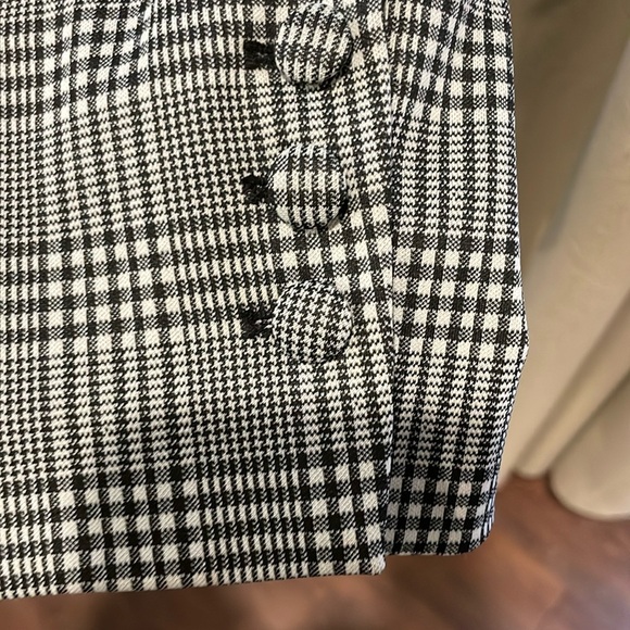 Black and White Plaid Blazer - Picture 6 of 10